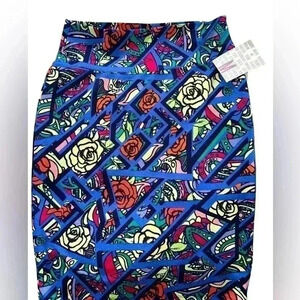 Lularoe medium Blue roses Cassie pencil skirt. NWT.Pattern‎ over pattern